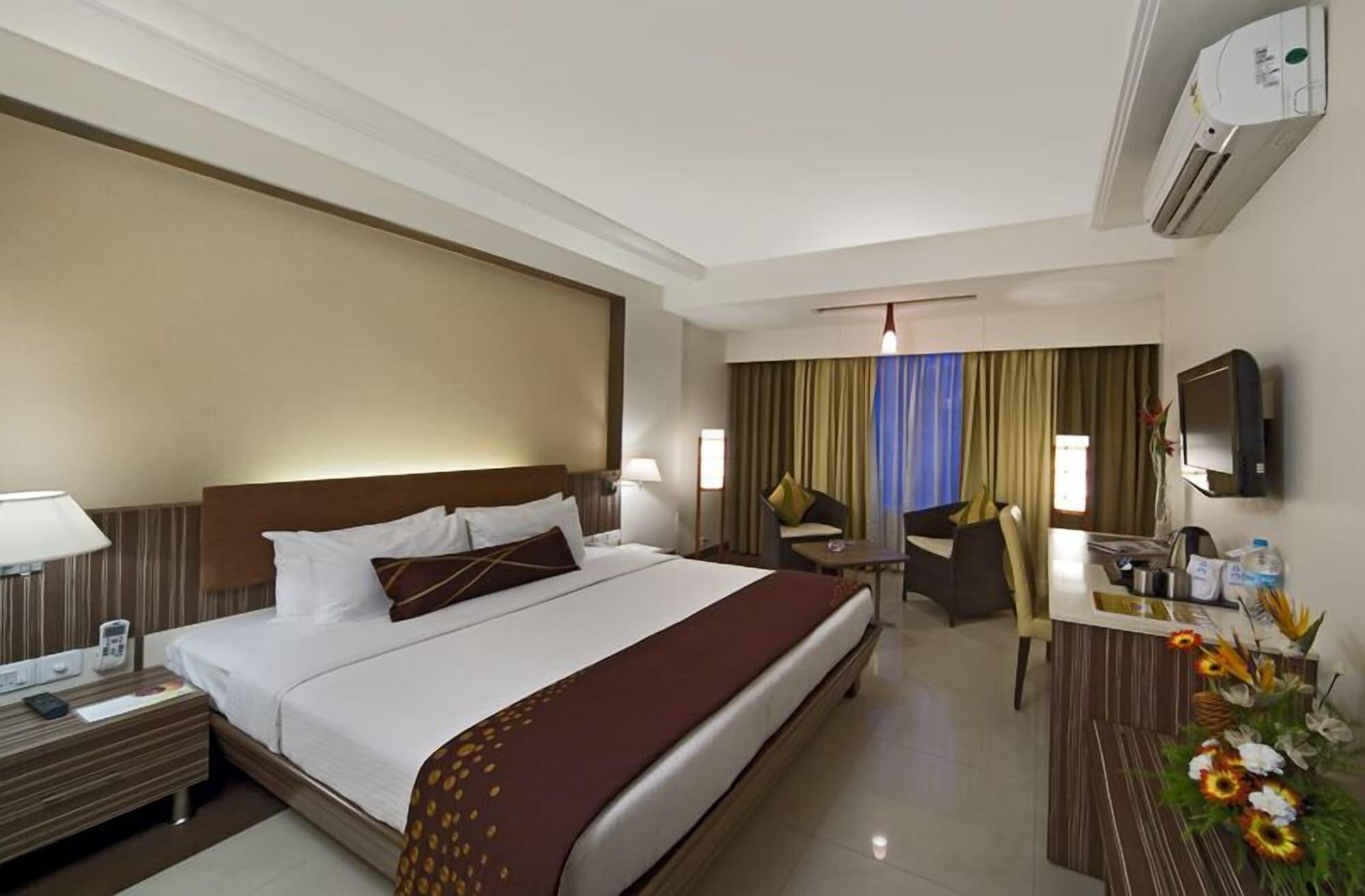 Kapila Business Hotel Пюн Екстериор снимка