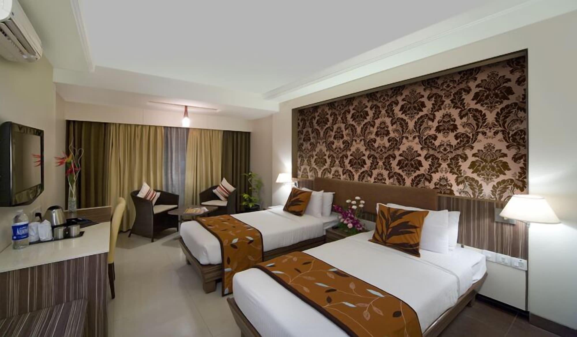 Kapila Business Hotel Пюн Екстериор снимка