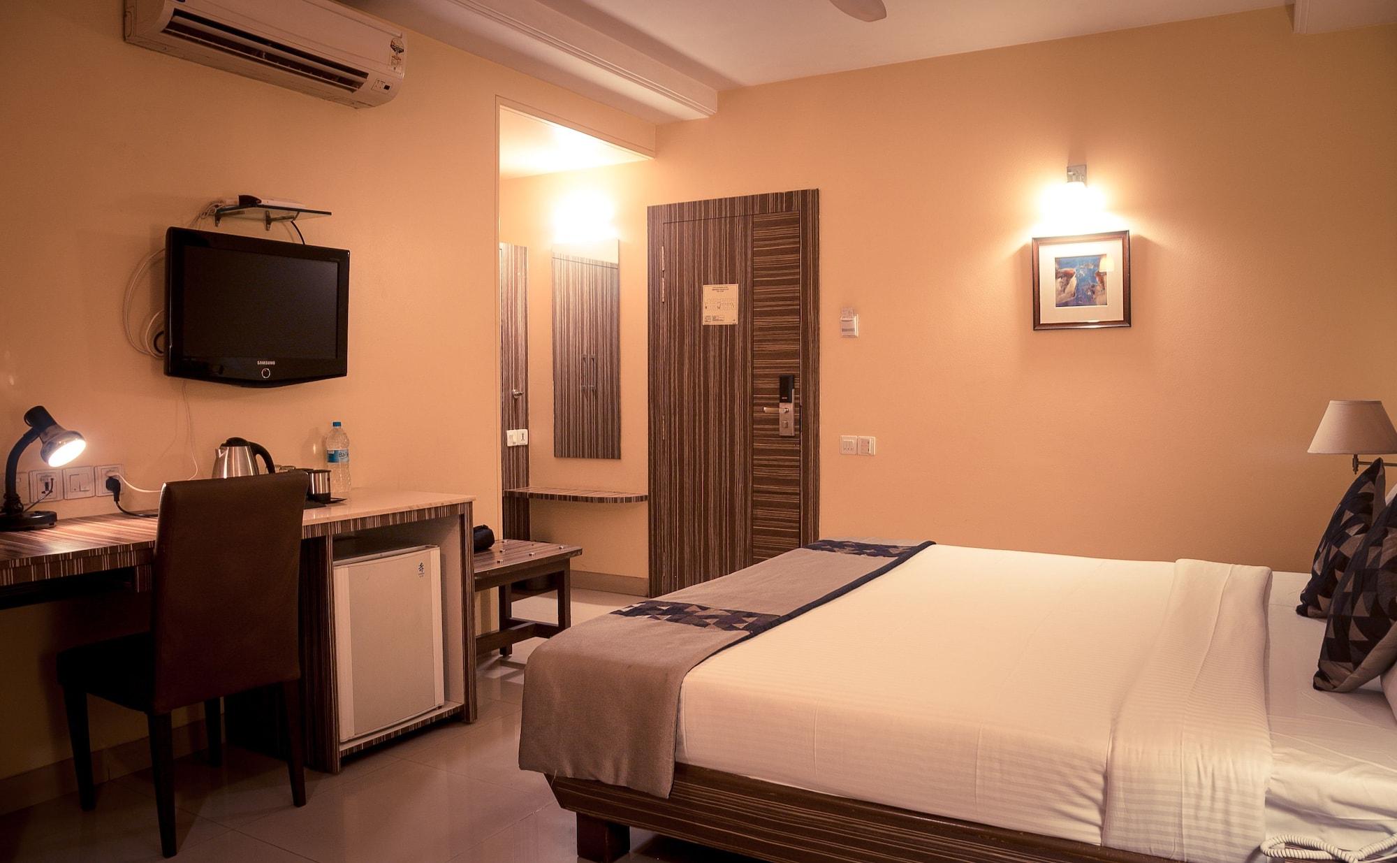 Kapila Business Hotel Пюн Екстериор снимка