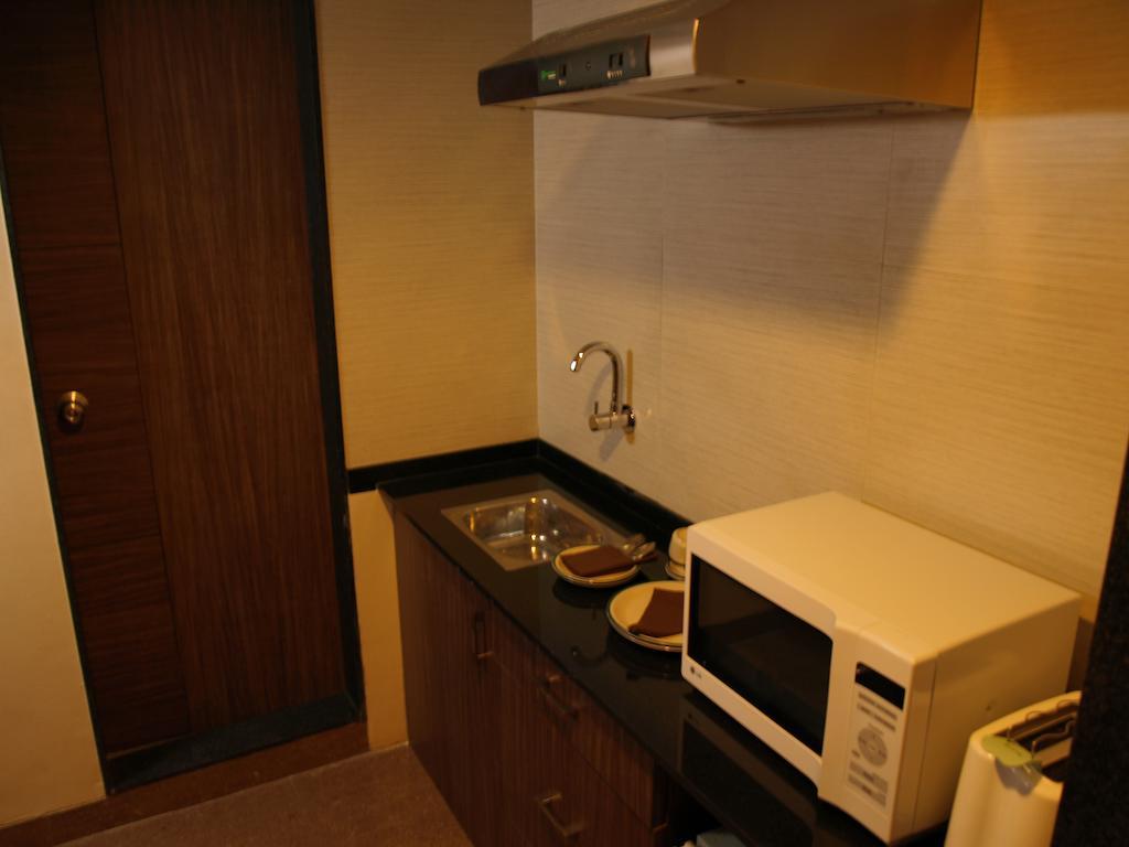 Kapila Business Hotel Пюн Екстериор снимка