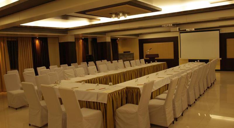 Kapila Business Hotel Пюн Екстериор снимка