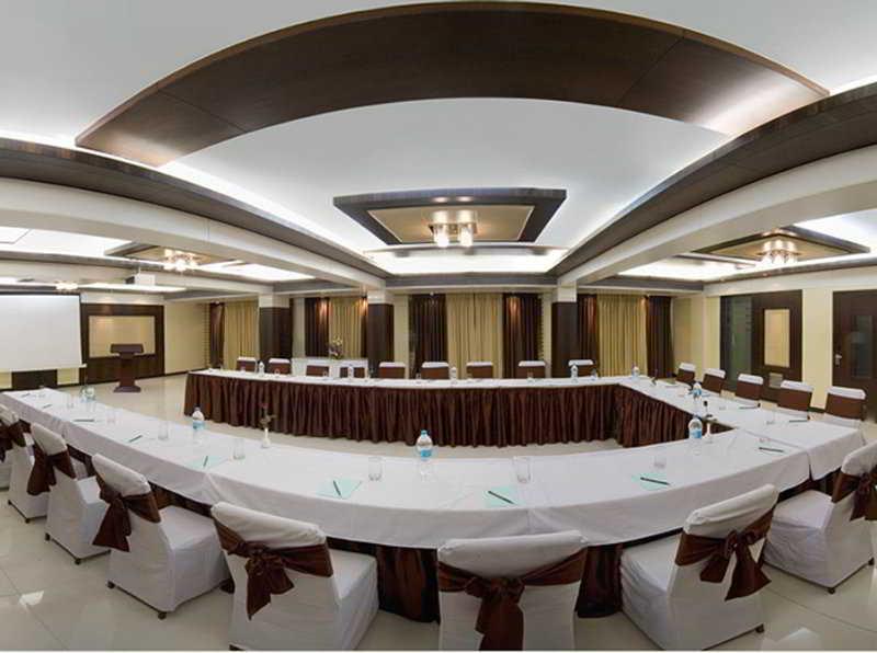 Kapila Business Hotel Пюн Екстериор снимка