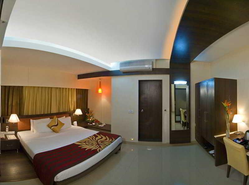 Kapila Business Hotel Пюн Екстериор снимка