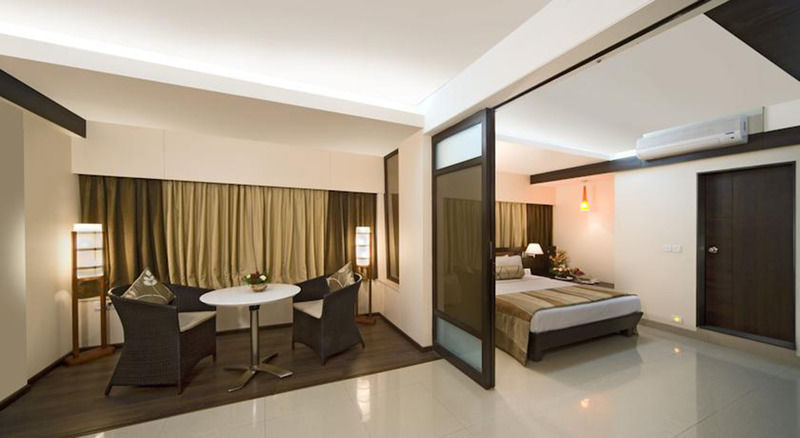 Kapila Business Hotel Пюн Екстериор снимка