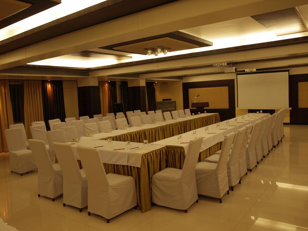 Kapila Business Hotel Пюн Екстериор снимка