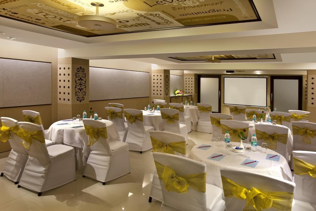 Kapila Business Hotel Пюн Екстериор снимка