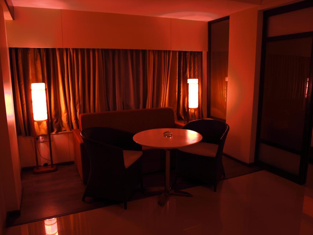 Kapila Business Hotel Пюн Екстериор снимка