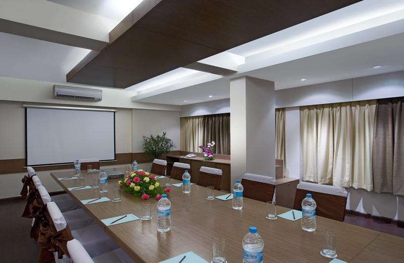 Kapila Business Hotel Пюн Екстериор снимка