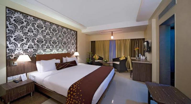 Kapila Business Hotel Пюн Екстериор снимка